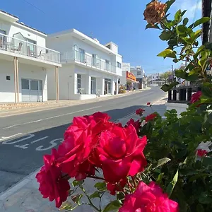 https://ellenapa-apts-studios.hotelsatayianapa.com