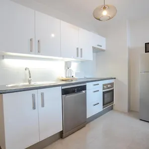 https://maia-pedrous.andorra-la-vella-hotels.net