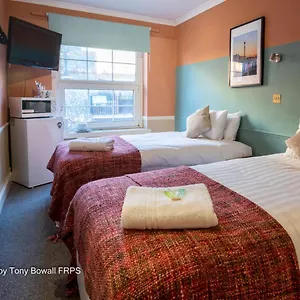 https://pass-the-keys-room-14-twin-the-blessed-elizabeth-boutique-suite.brighton-hotels-england.com