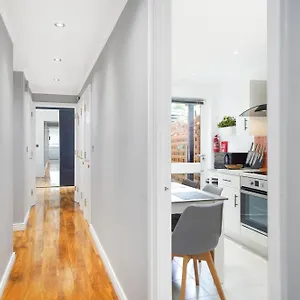 https://apt-a-beautiful-stylish-2-bedroom-city-of.cambridgehotelsuk.com