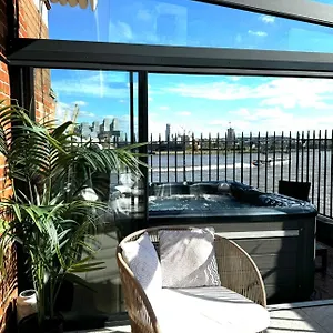 https://riverside-flat-with-beach.cambridgehotelsuk.com